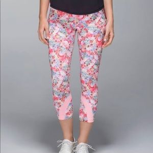 Lululemon Run Inspire Crop II Flowabunga multi Lycra luxtreme floral print